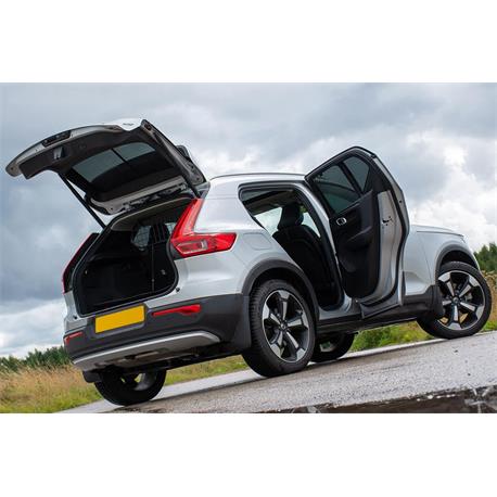 Für Volvo XC40 passende Kofferraumwannen, Fußmatten, Autozubehör | AZUGA
